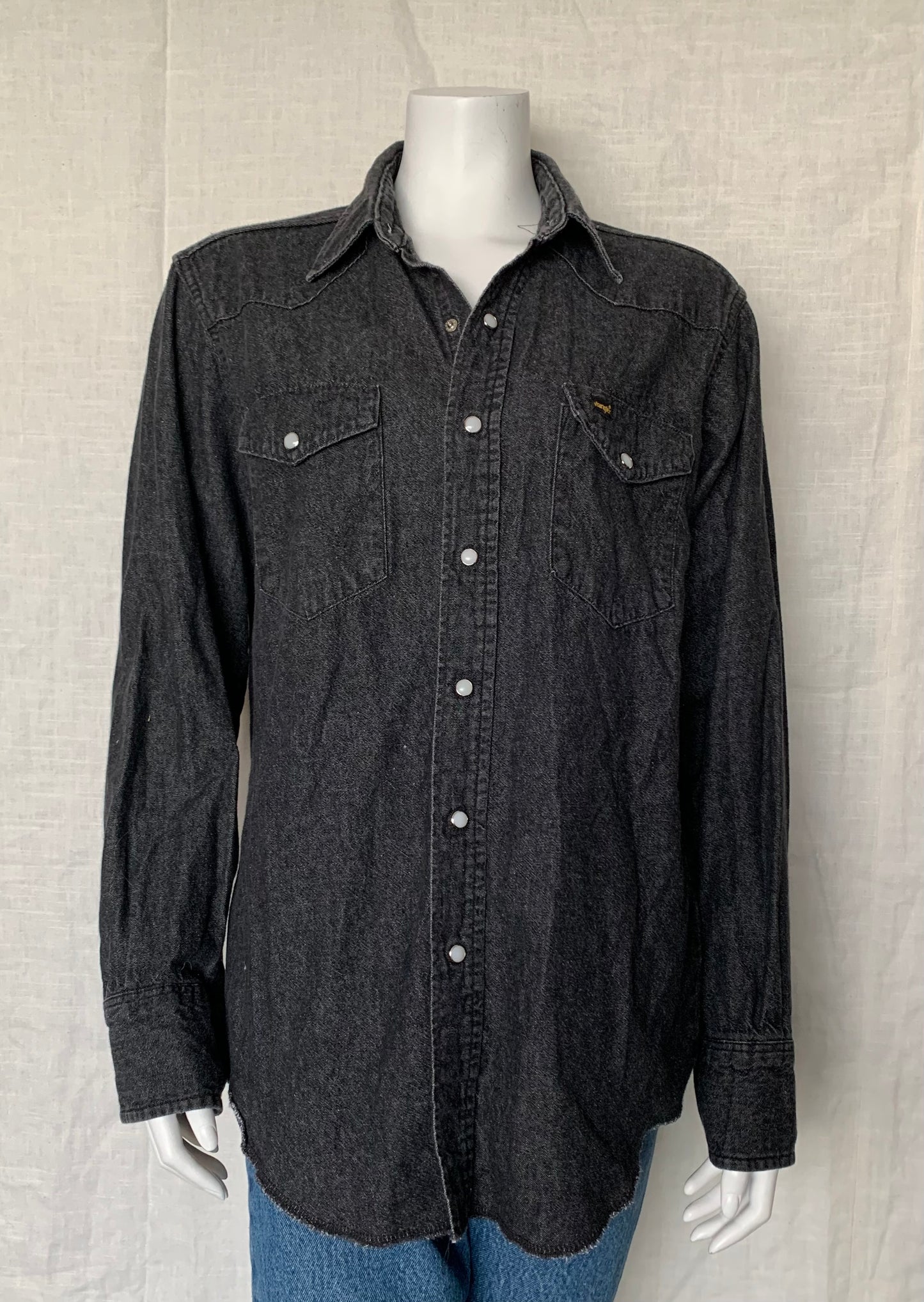 Wrangler Weathered Black Pearl Snap Chambray Button Down